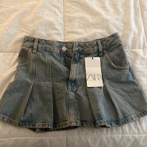 Zara pleated Jean skirt (WITH TAG)